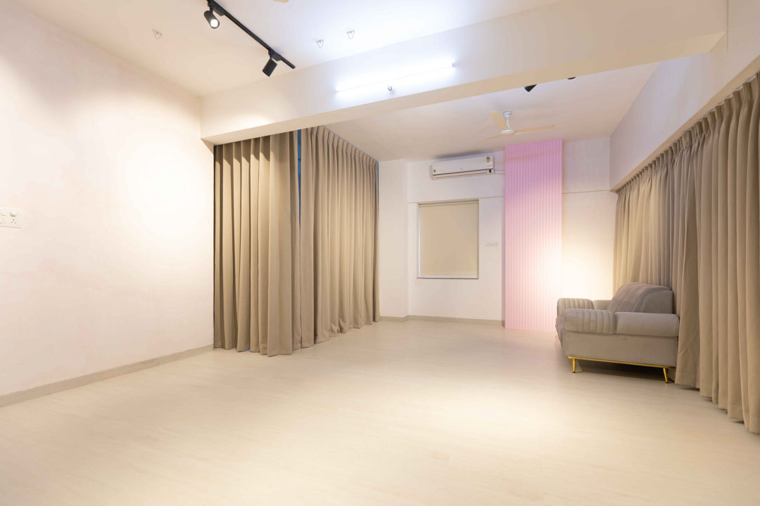 Alternate room setup in Studio 41 with soft drapes