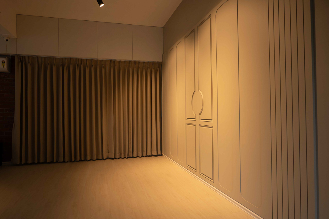 Natural light corner with exposed brick and window